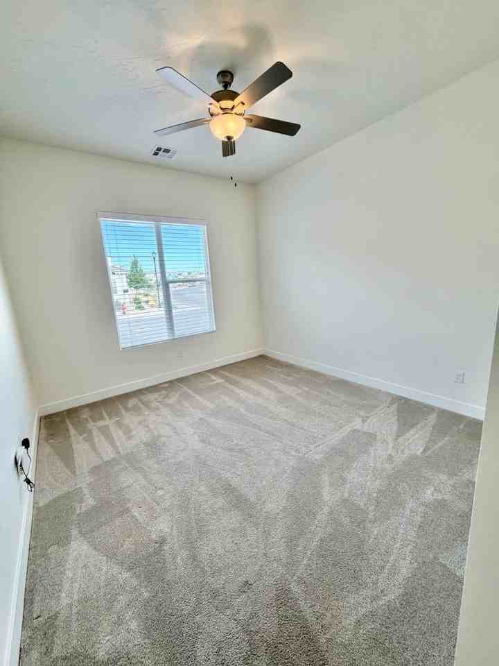 6011 S Bunda Way - Photo 6 of 39