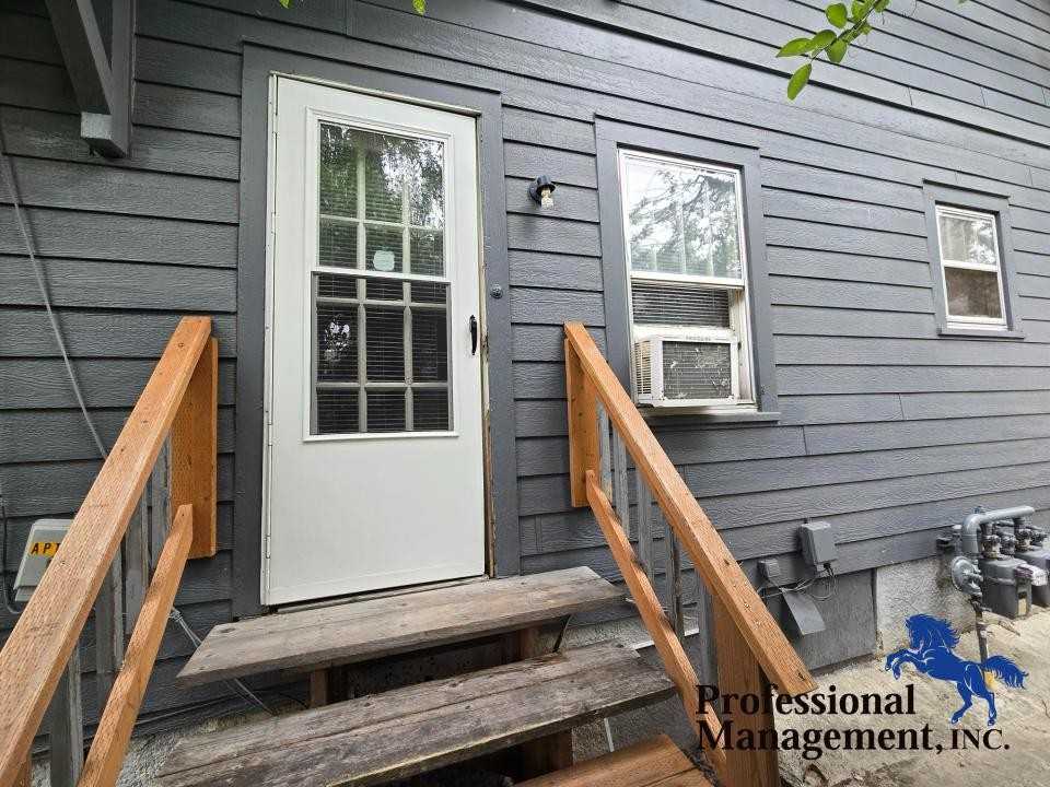 613 N 25th St #2 - Photo 2 of 9