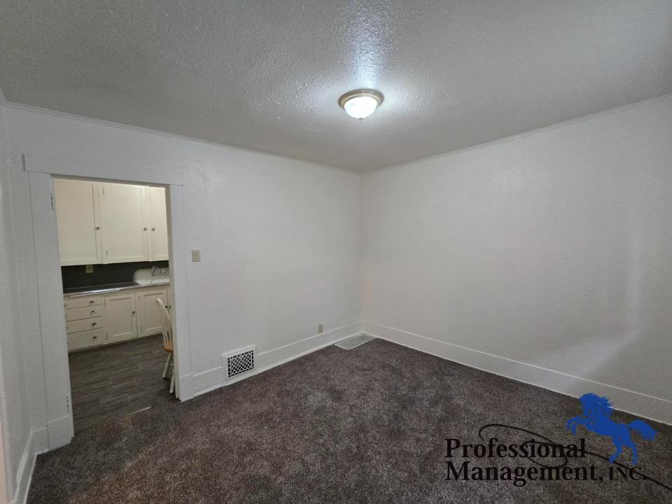 613 N 25th St #2 - Photo 3 of 9