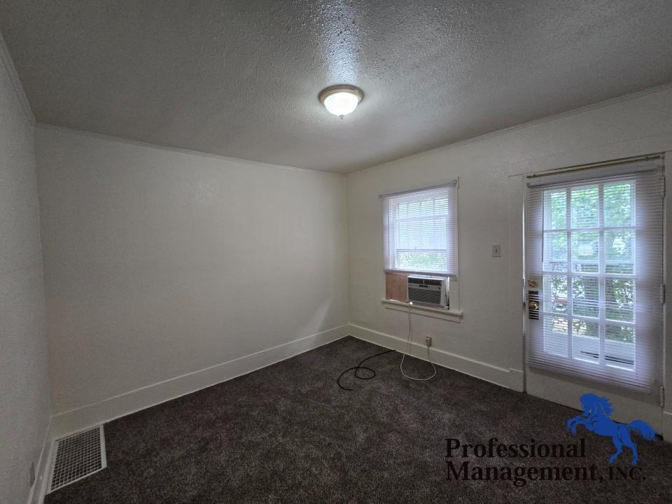 613 N 25th St #2 - Photo 4 of 9
