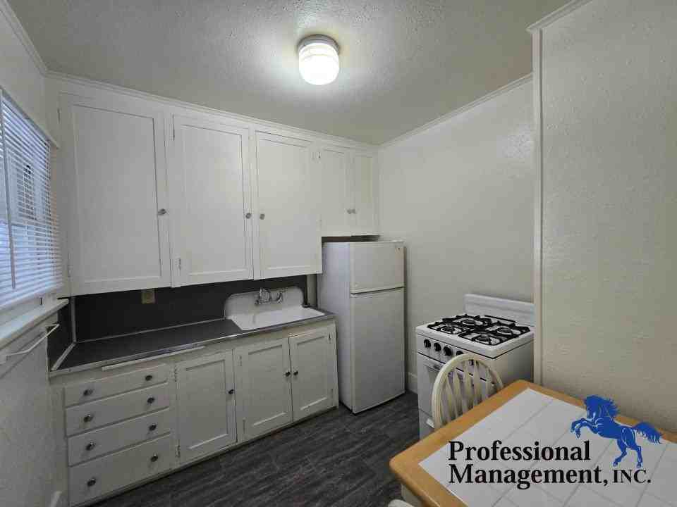 613 N 25th St #2 - Photo 5 of 9