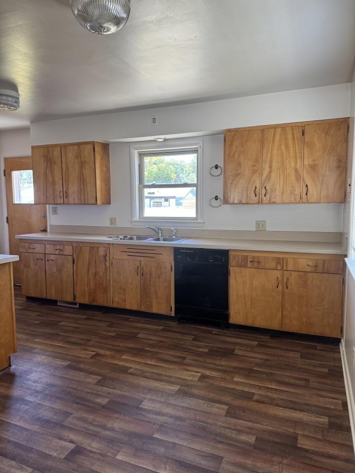 135 Ardmore Dr - Photo 2 of 10