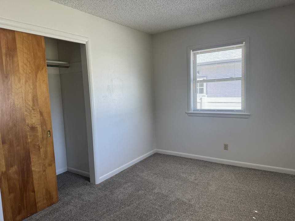 135 Ardmore Dr - Photo 4 of 10