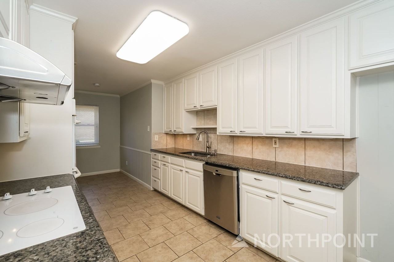 1505 Wade Dr - Photo 5 of 31