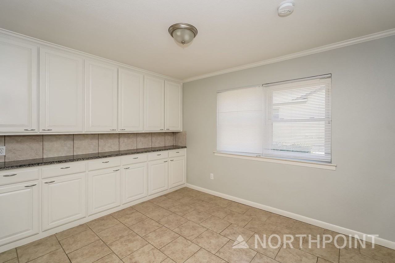 1505 Wade Dr - Photo 6 of 31
