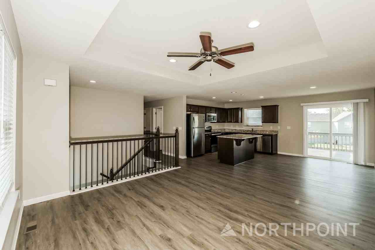 210 Ramblewood Dr - Photo 2 of 16