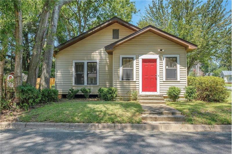 1600 Green St - Photo 2 of 13