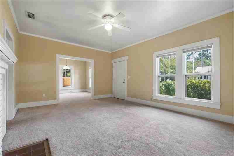 1600 Green St - Photo 3 of 13
