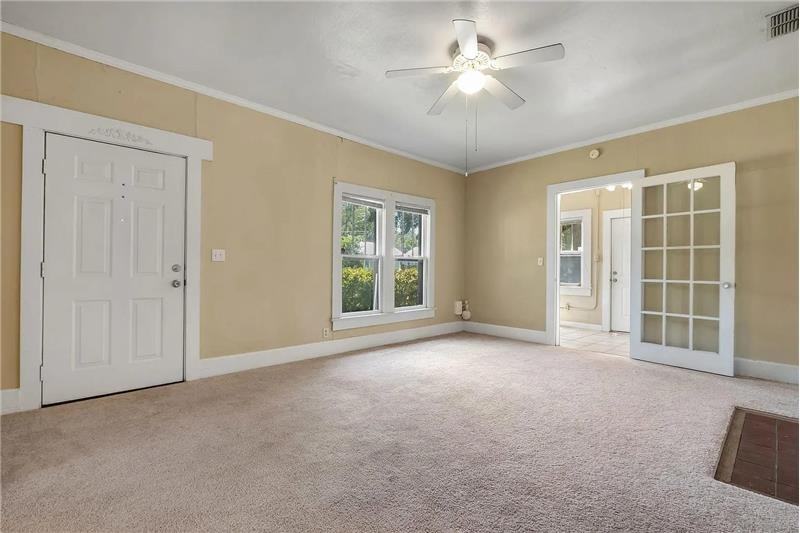 1600 Green St - Photo 4 of 13