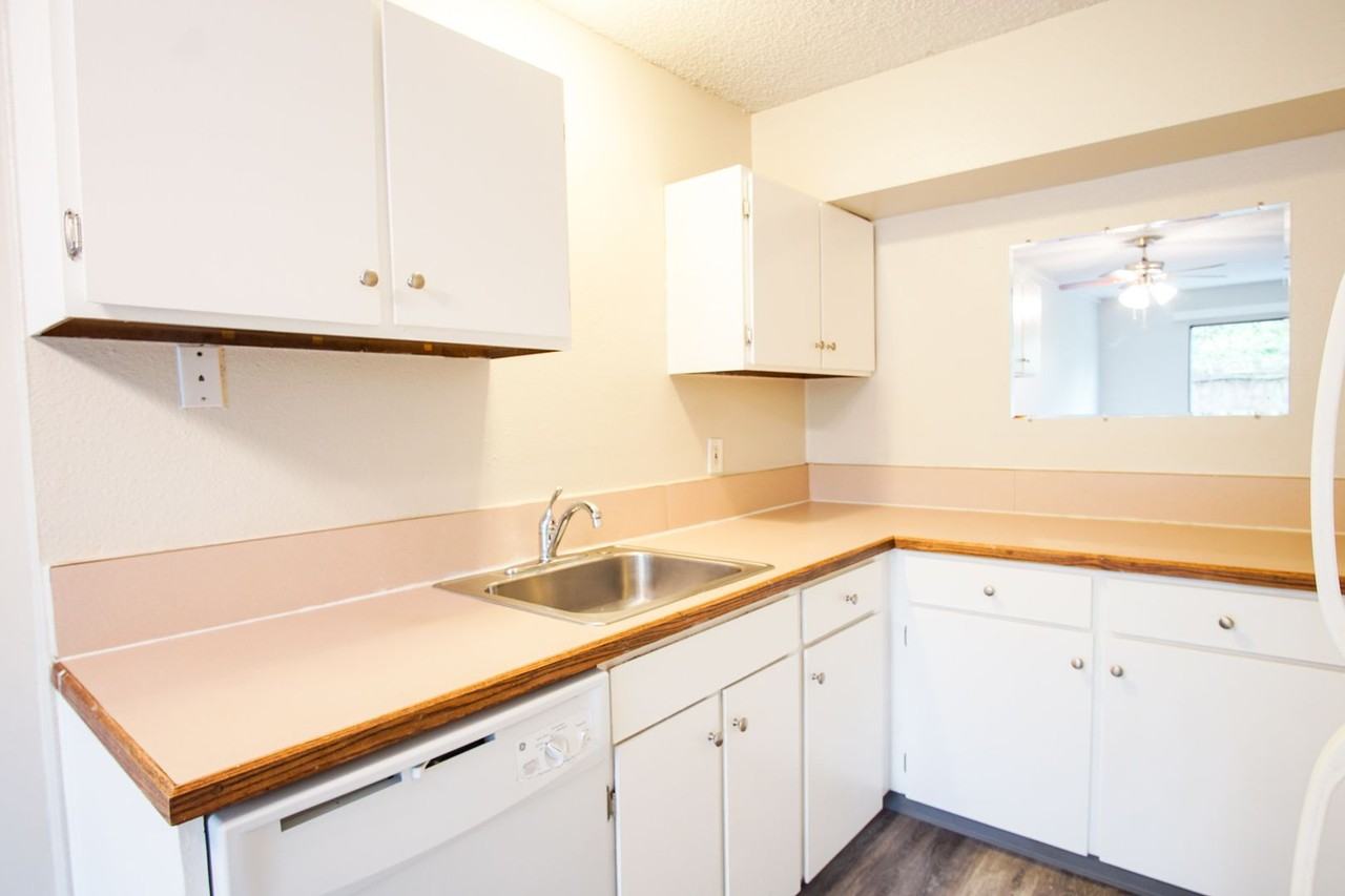 3110 Sw 13th Ave #105 - Photo 5 of 11