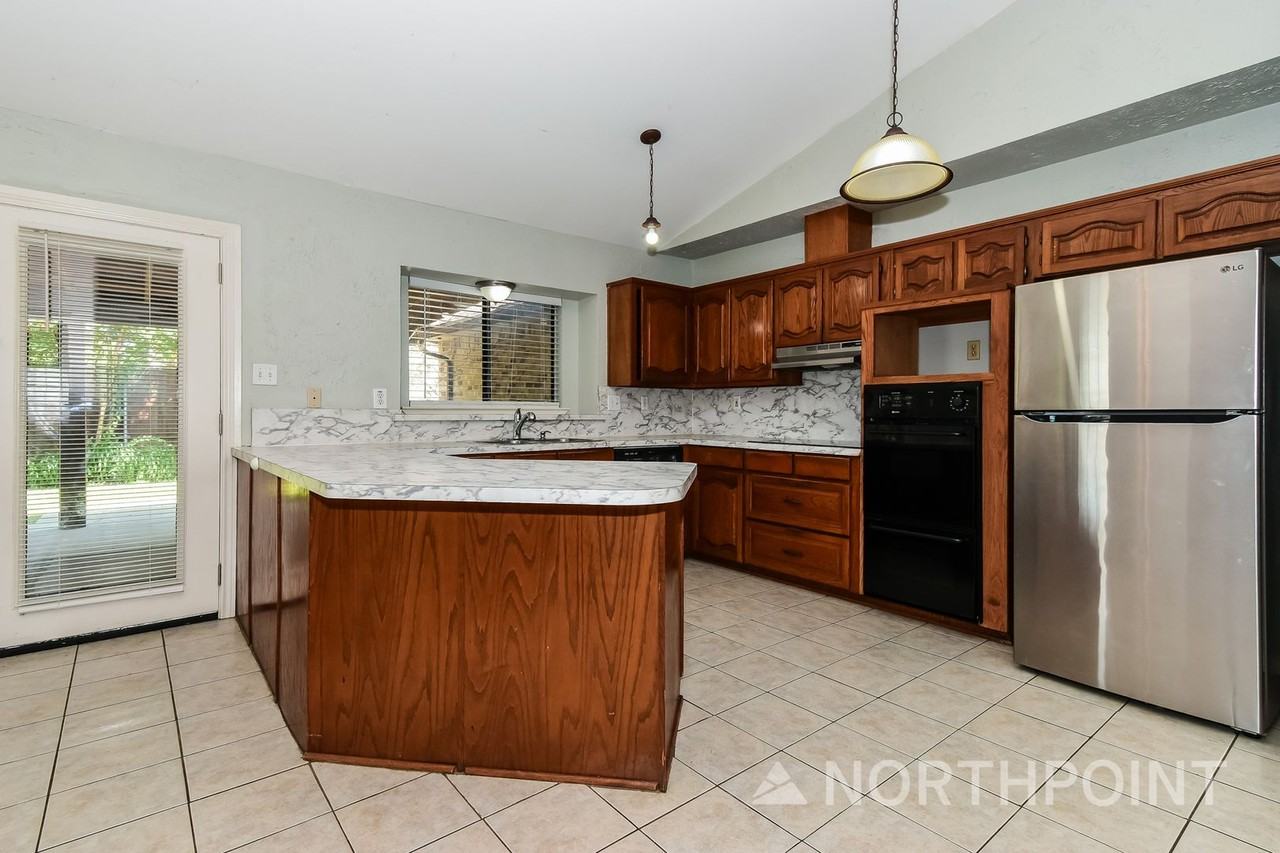 6113 Denver St - Photo 7 of 31