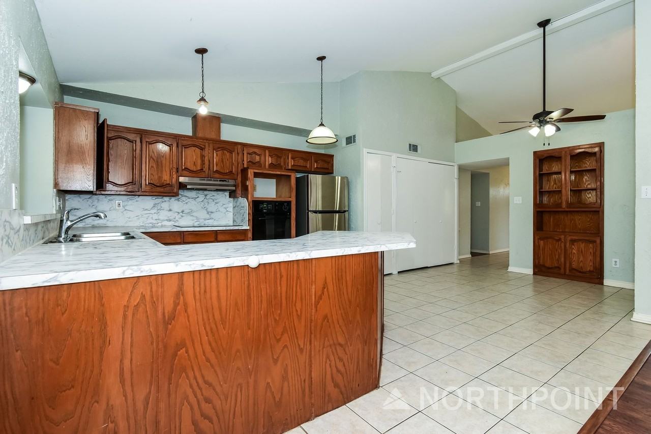 6113 Denver St - Photo 7 of 16