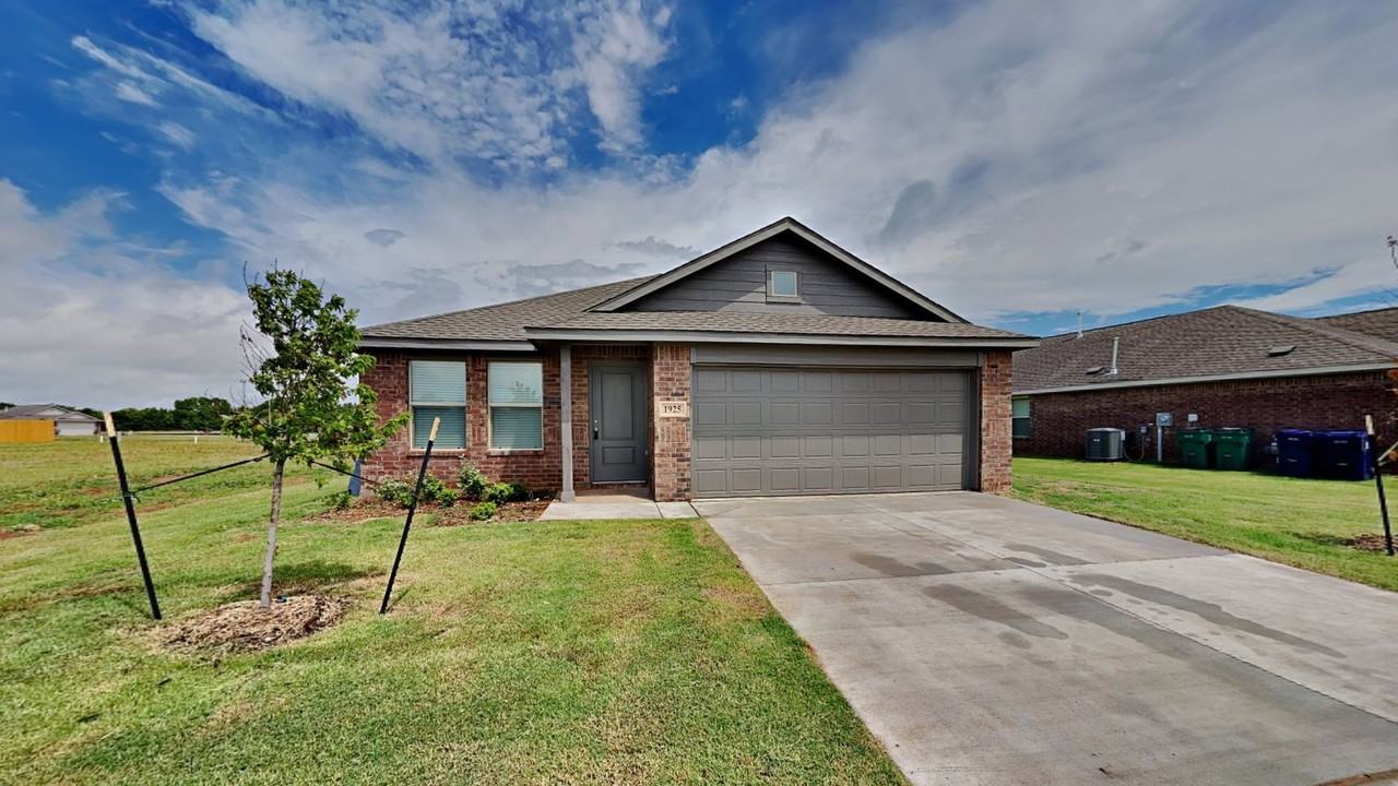 1925 1925 Honey Locust Drive - Photo 2 of 19