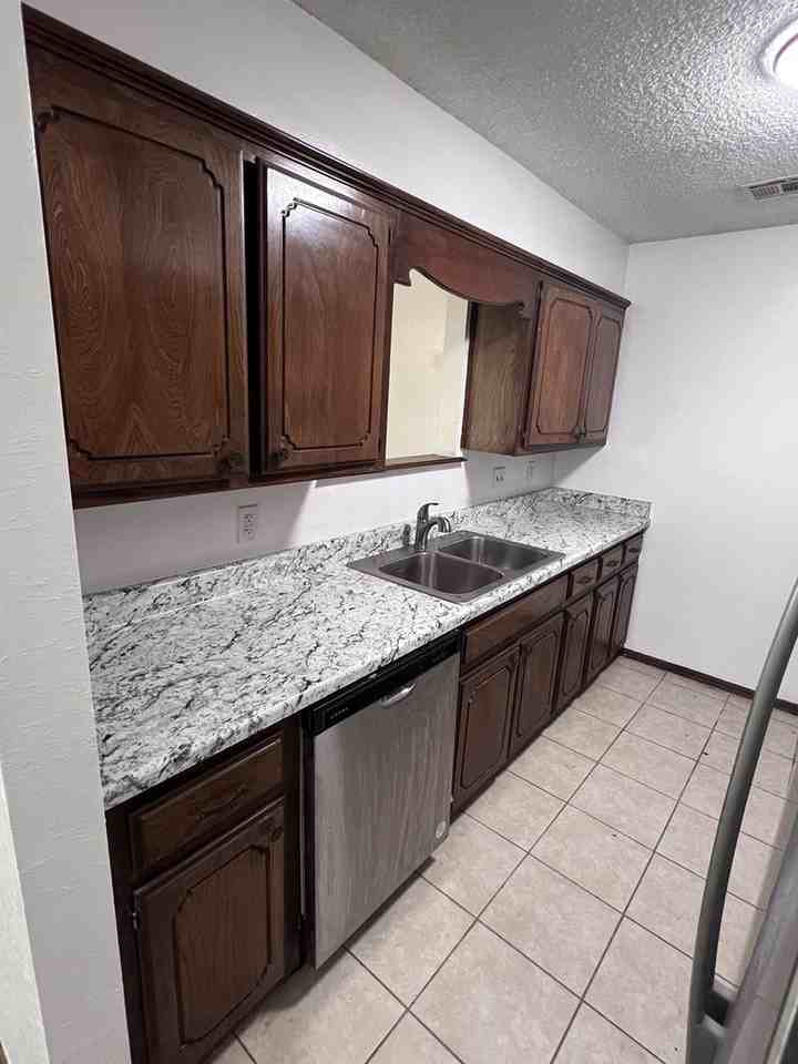 117 Park Pl - Photo 4 of 18