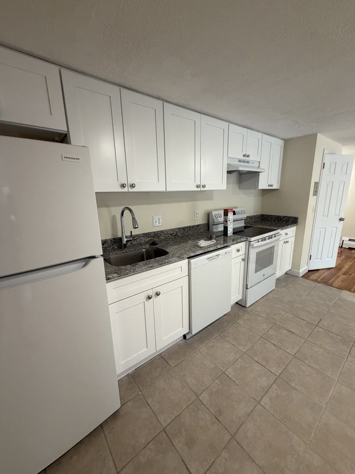 W Emerson St #7 - Photo 2 of 7