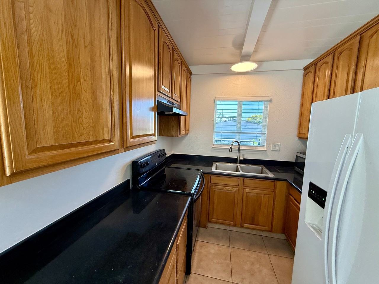 1805 Bradford Way - Photo 4 of 19