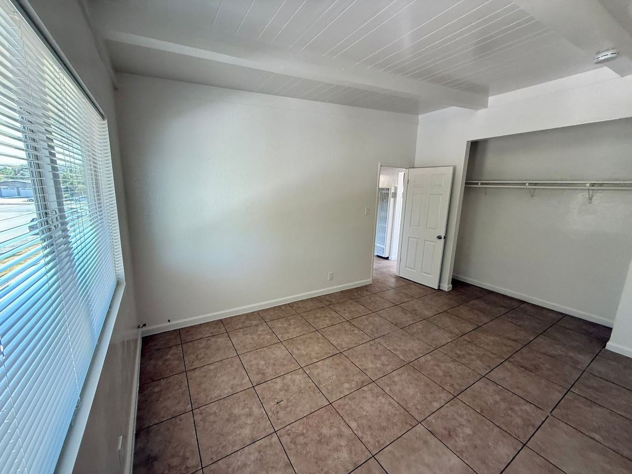 1805 Bradford Way - Photo 7 of 19