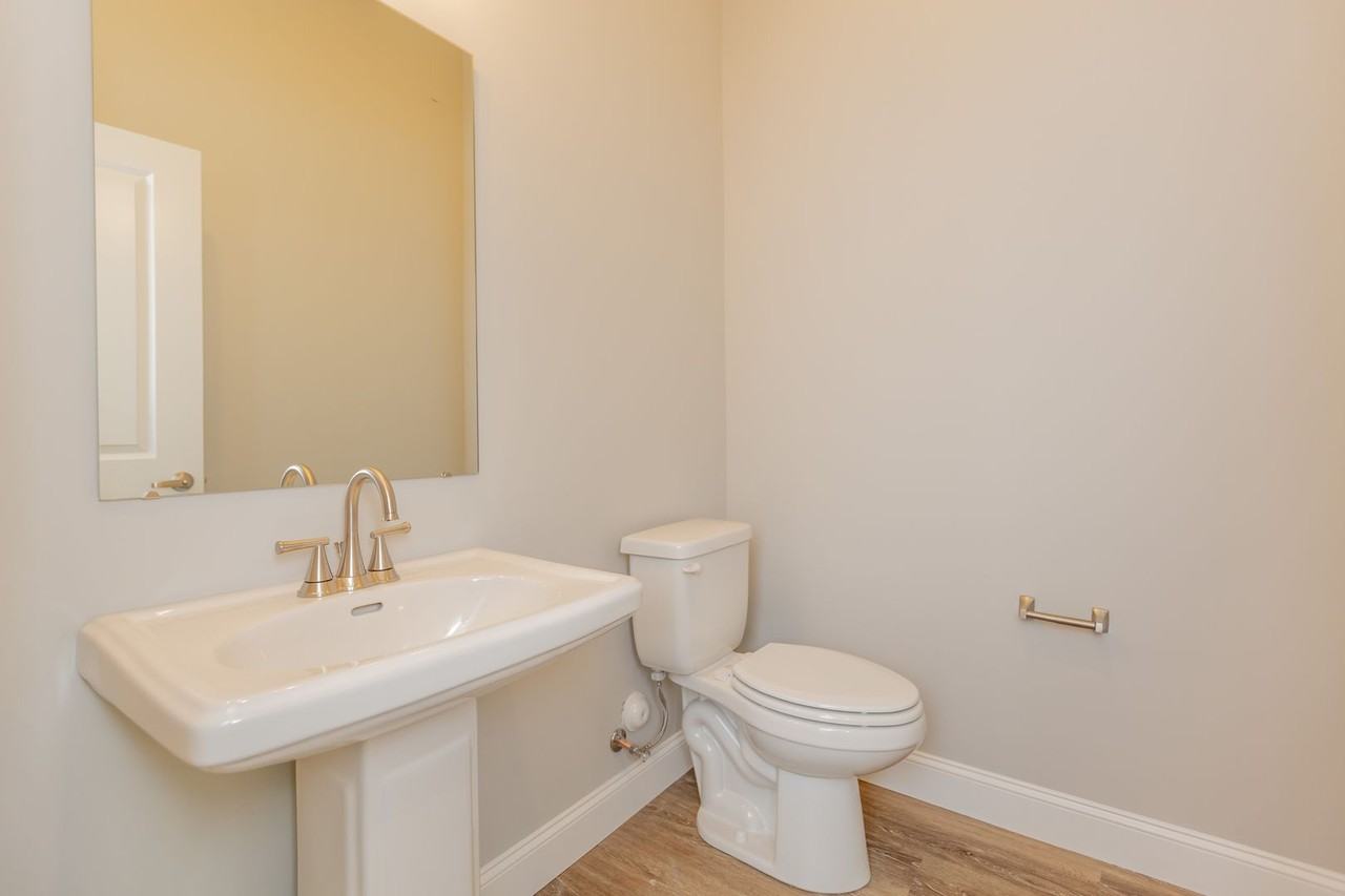 557 Strong Ave - Photo 7 of 22