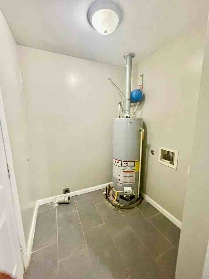 2915 Ravencroft Dr - Photo 4 of 8