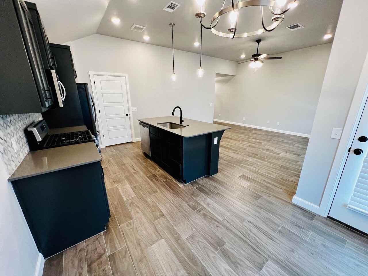 18608 Cantar Dr - Photo 4 of 17