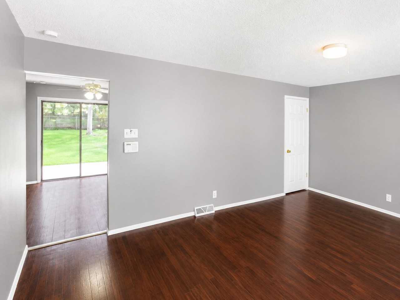 10220 Doane Dr - Photo 3 of 15