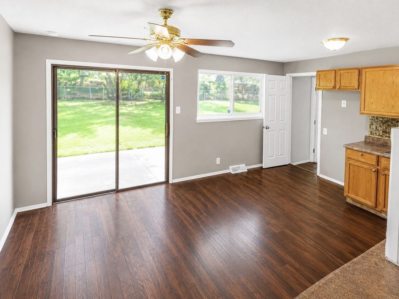 10220 Doane Dr - Photo 5 of 15
