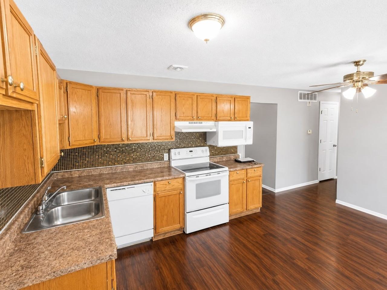 10220 Doane Dr - Photo 6 of 15