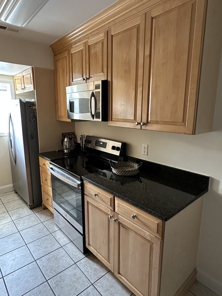 164 E Newton St #3 - Photo 2 of 15