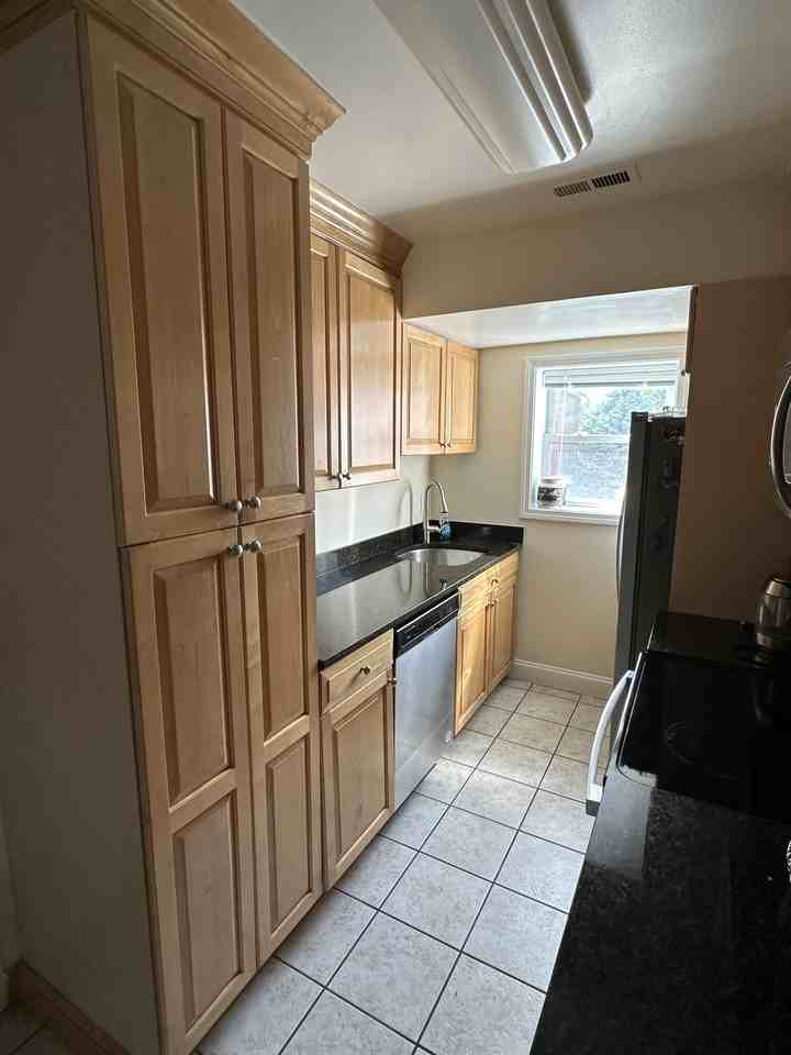 164 E Newton St #3 - Photo 3 of 15