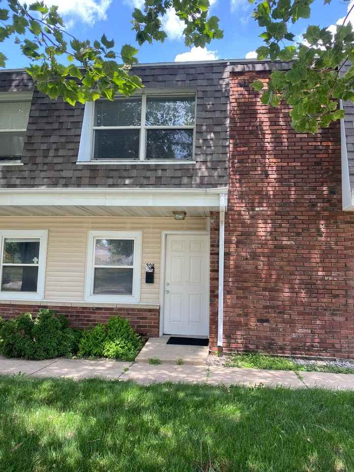 800 Grand Ave - Photo 2 of 17
