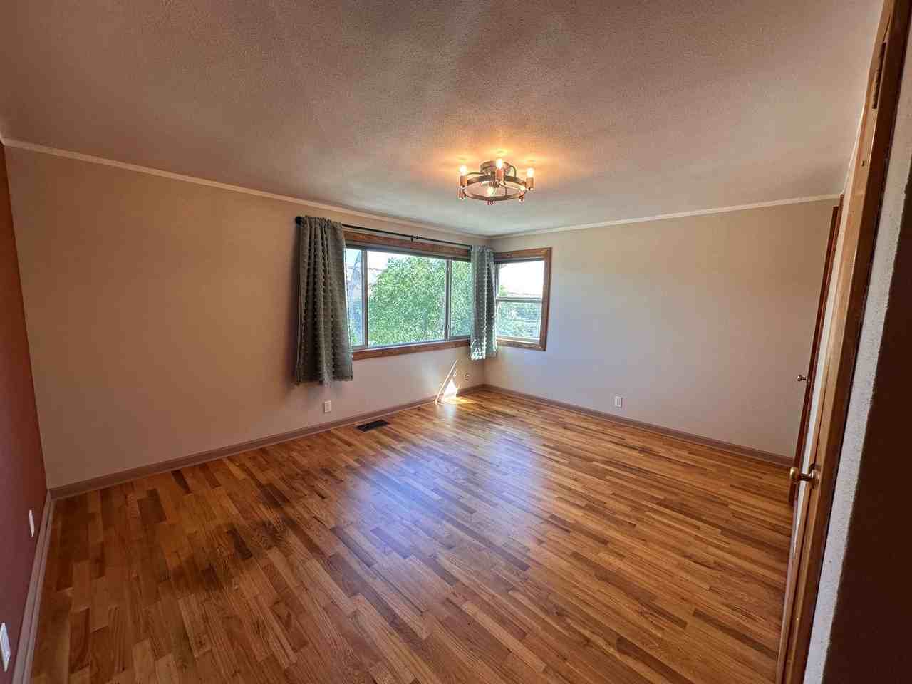 513 Se 12th Dr - Photo 4 of 11