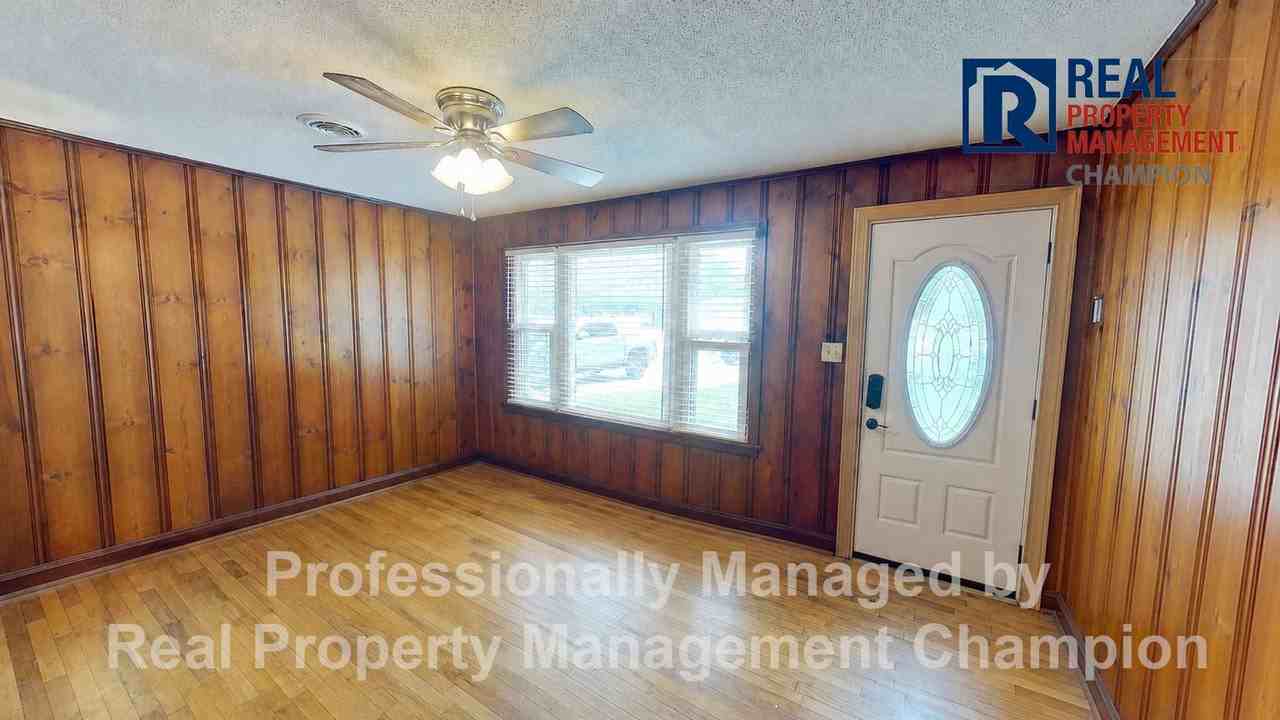 27 East Dr - Photo 3 of 26