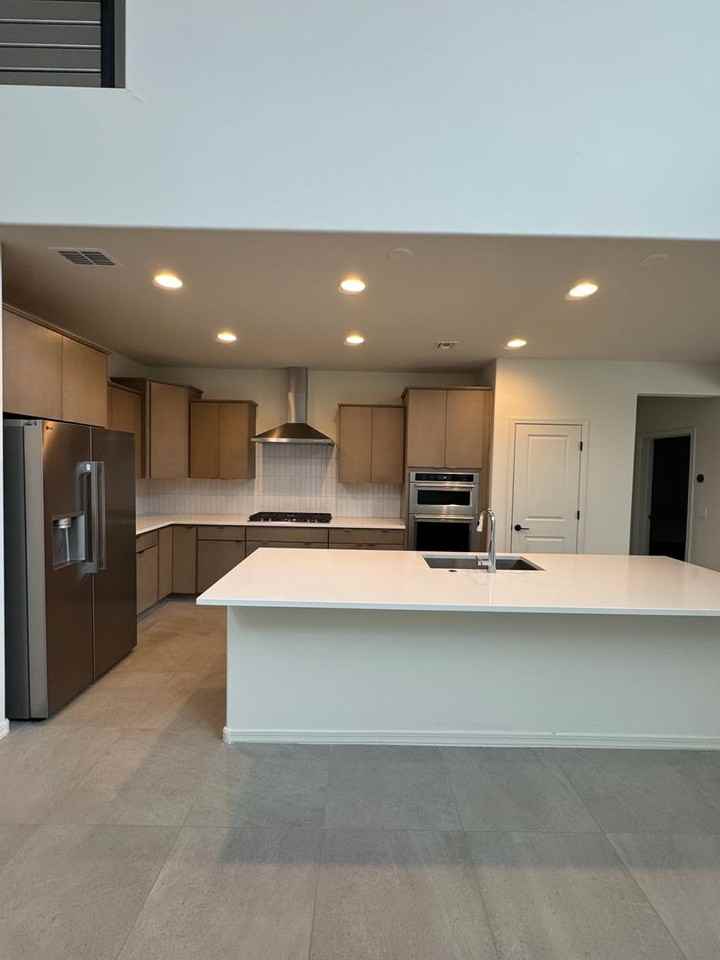 17156 W Smoketree Dr - Photo 4 of 34