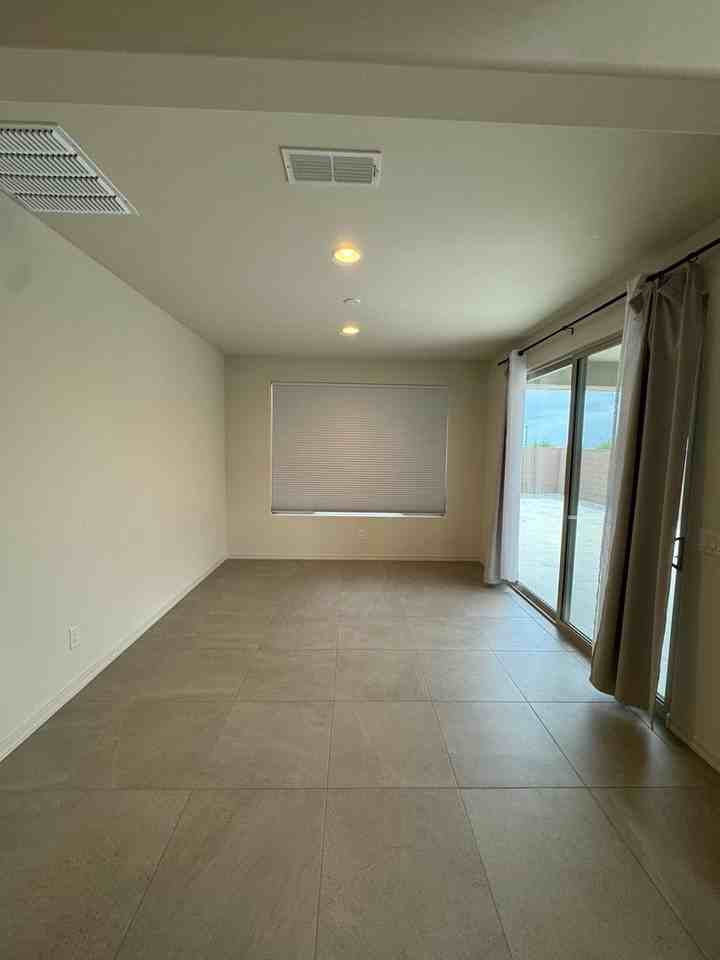 17156 W Smoketree Dr - Photo 7 of 34