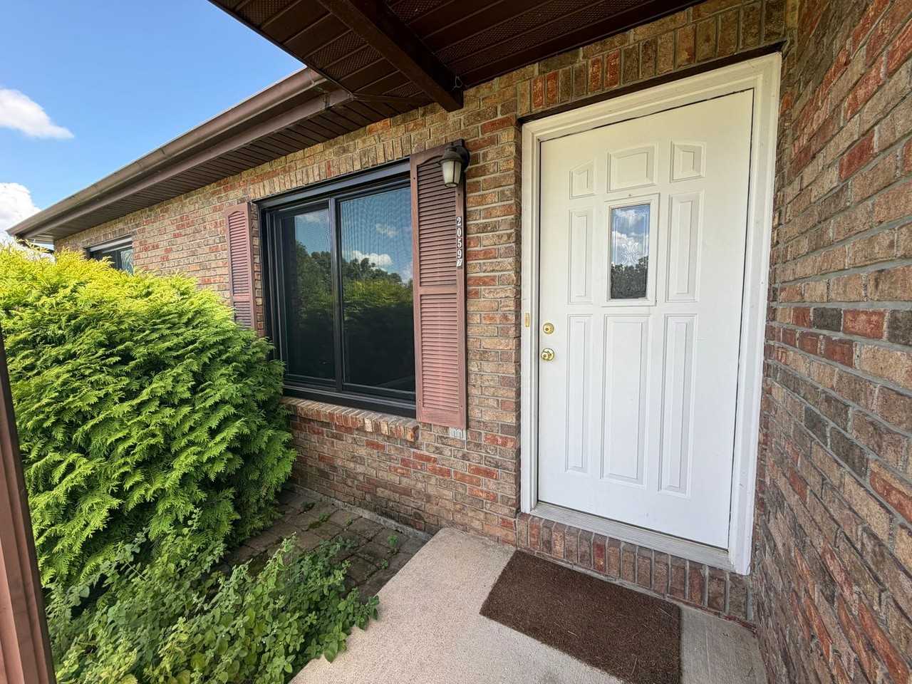20597 Sedalia Rd - Photo 4 of 36