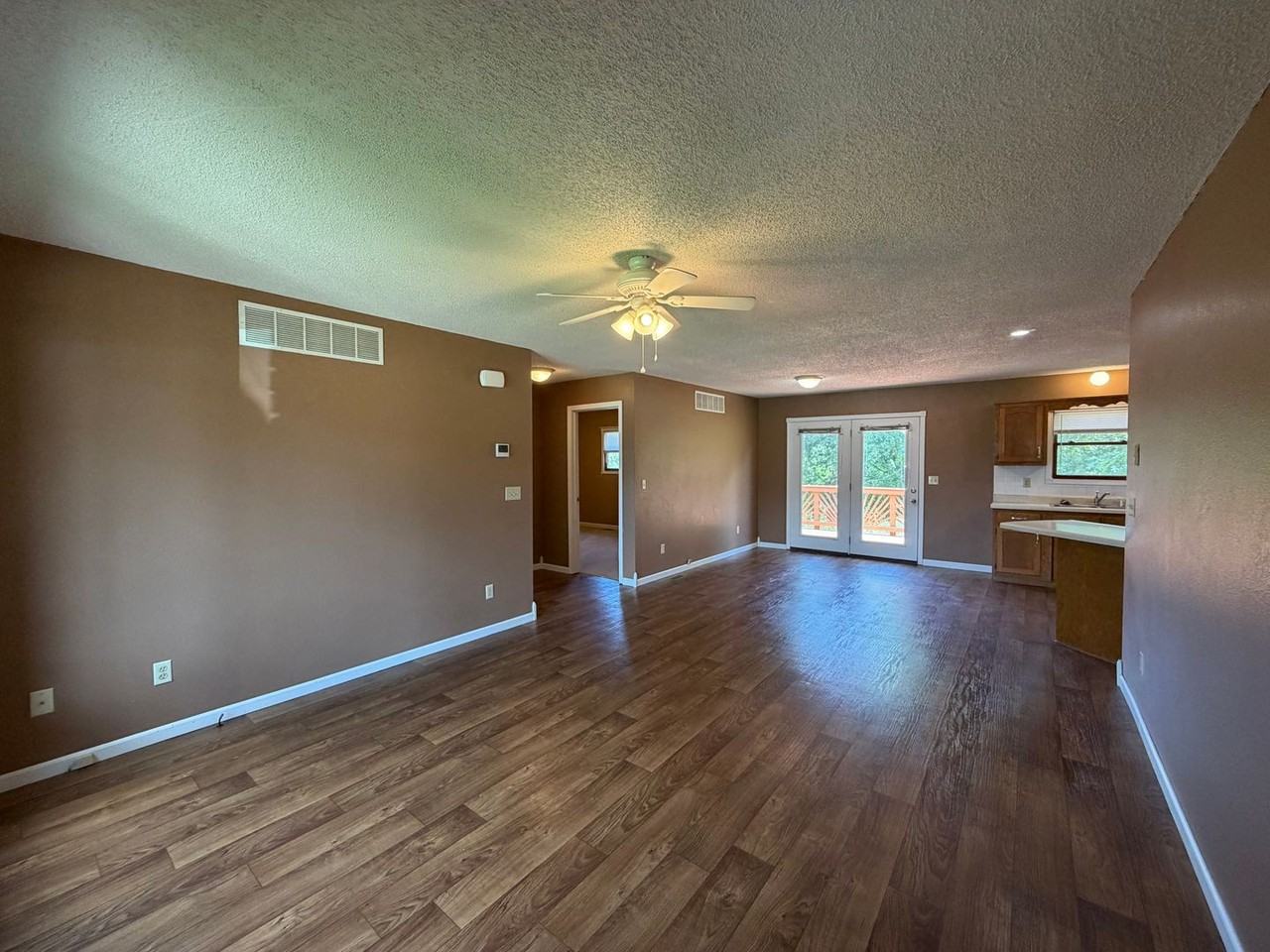 20597 Sedalia Rd - Photo 5 of 36