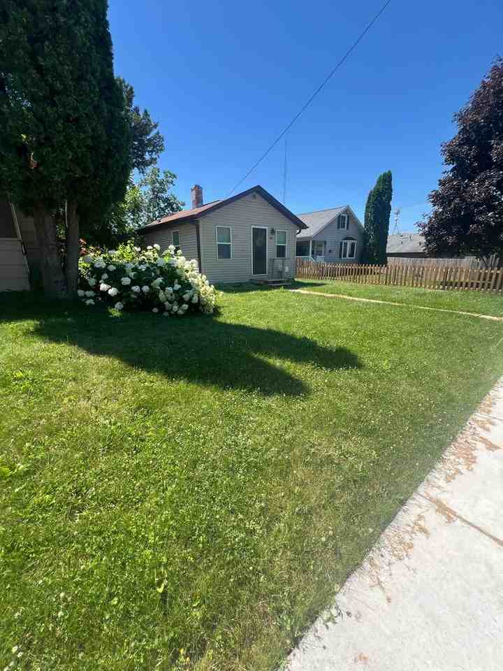 206 E 14th St - Photo 2 of 18