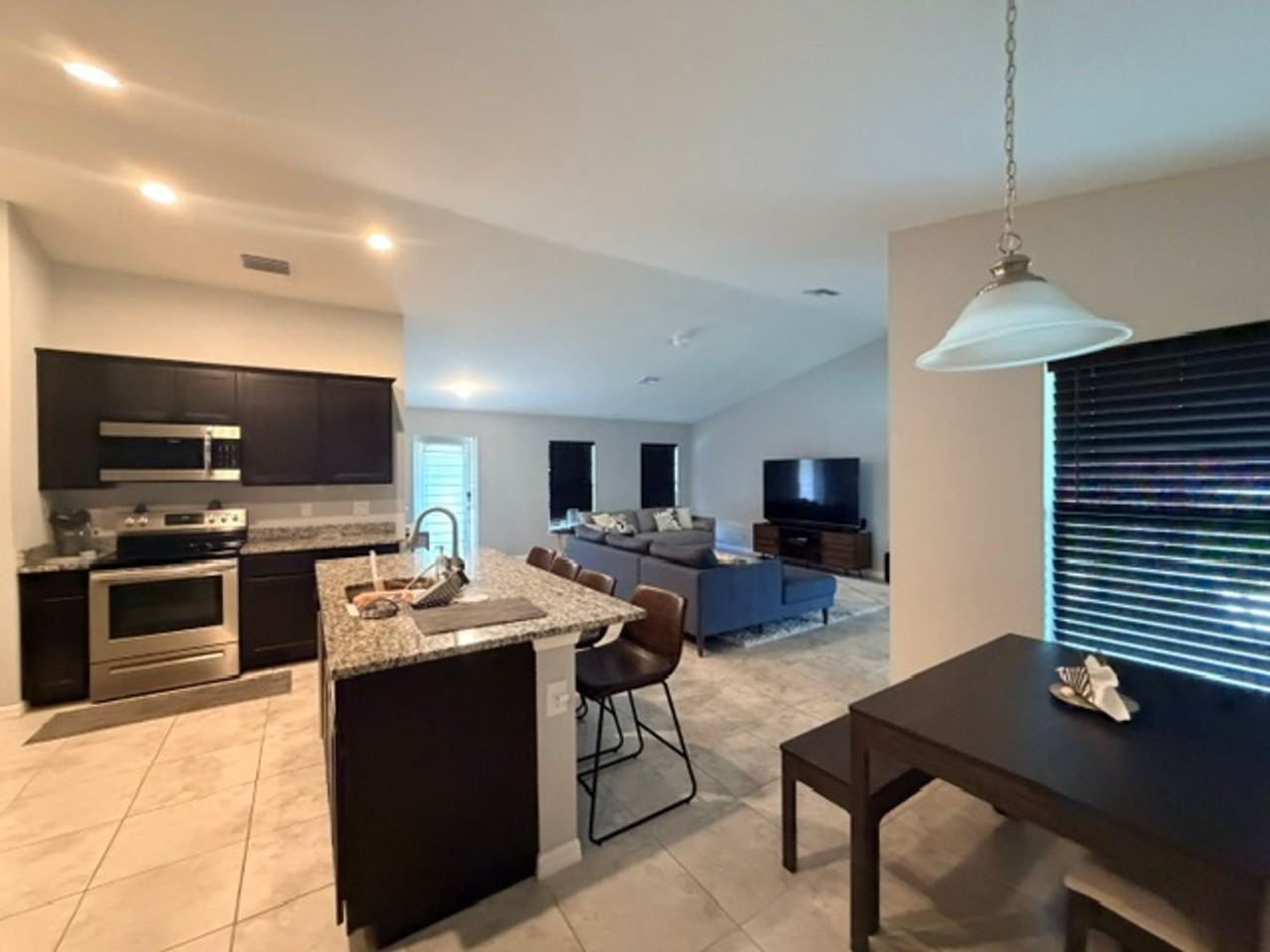1220 Ne 11th Ter - Photo 2 of 13