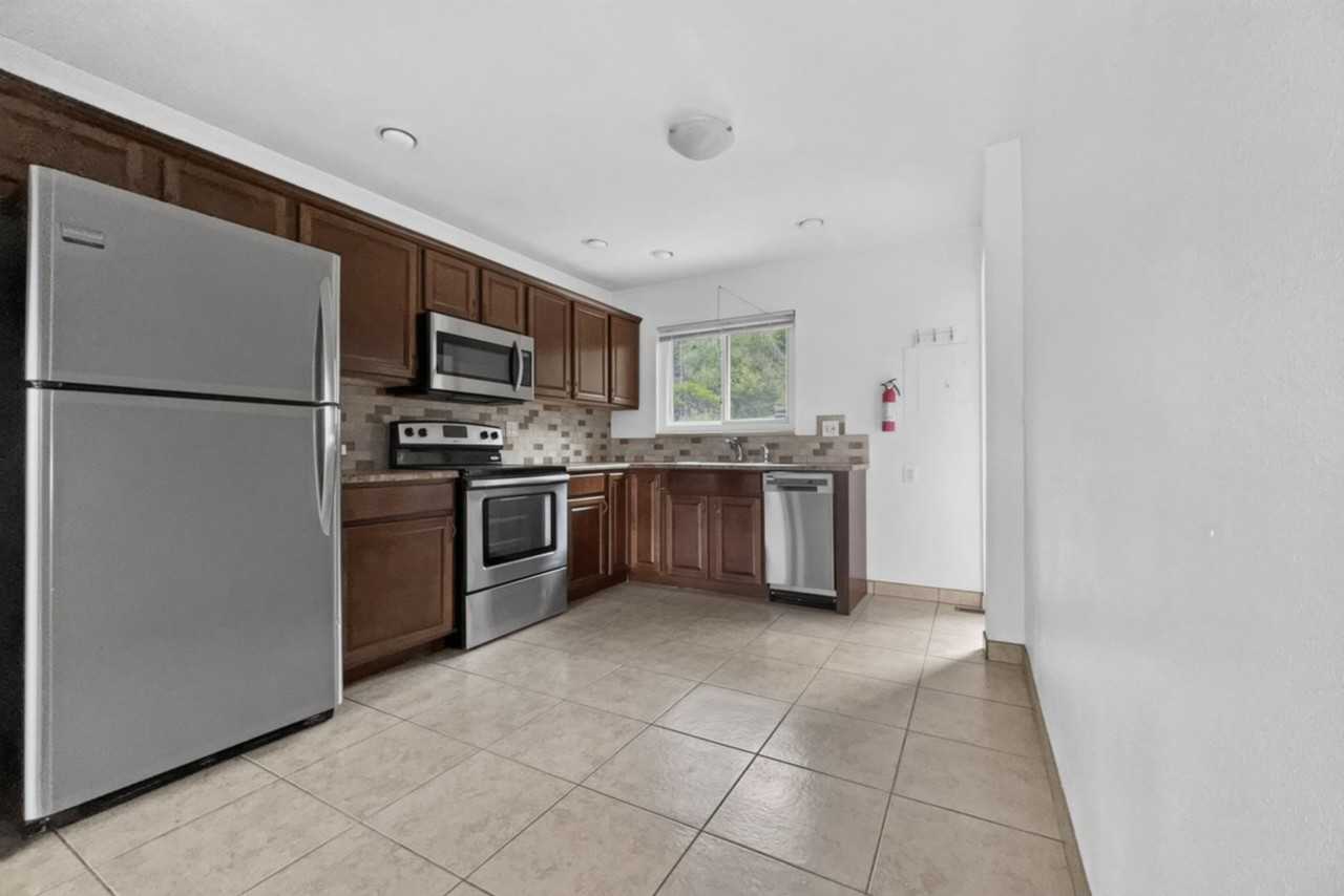 1321 N 25th St - Photo 6 of 21