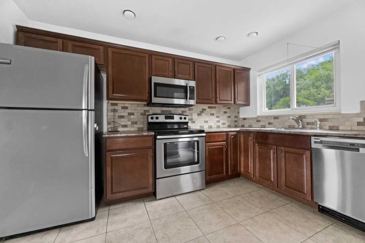 1321 N 25th St - Photo 7 of 21