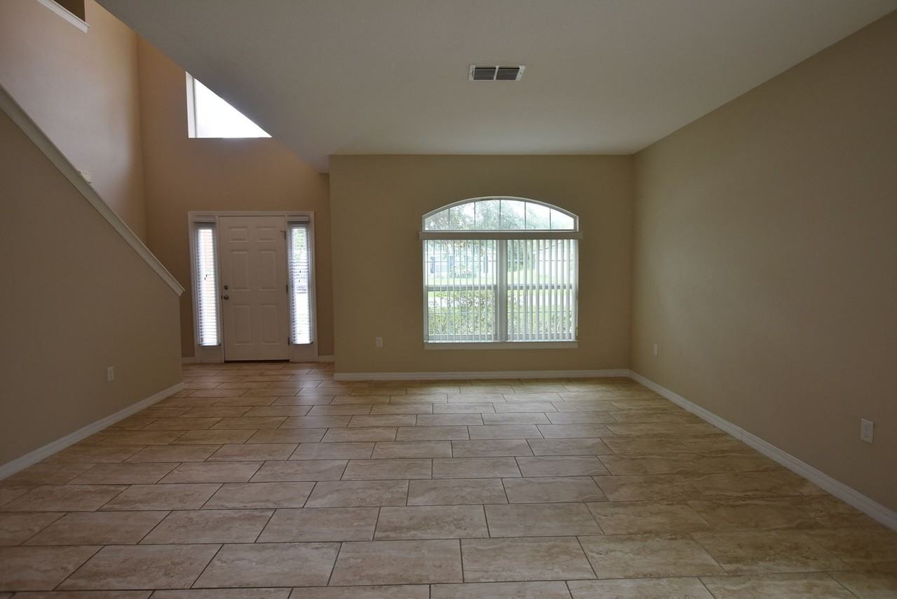 527 Bristol Cir - Photo 2 of 30