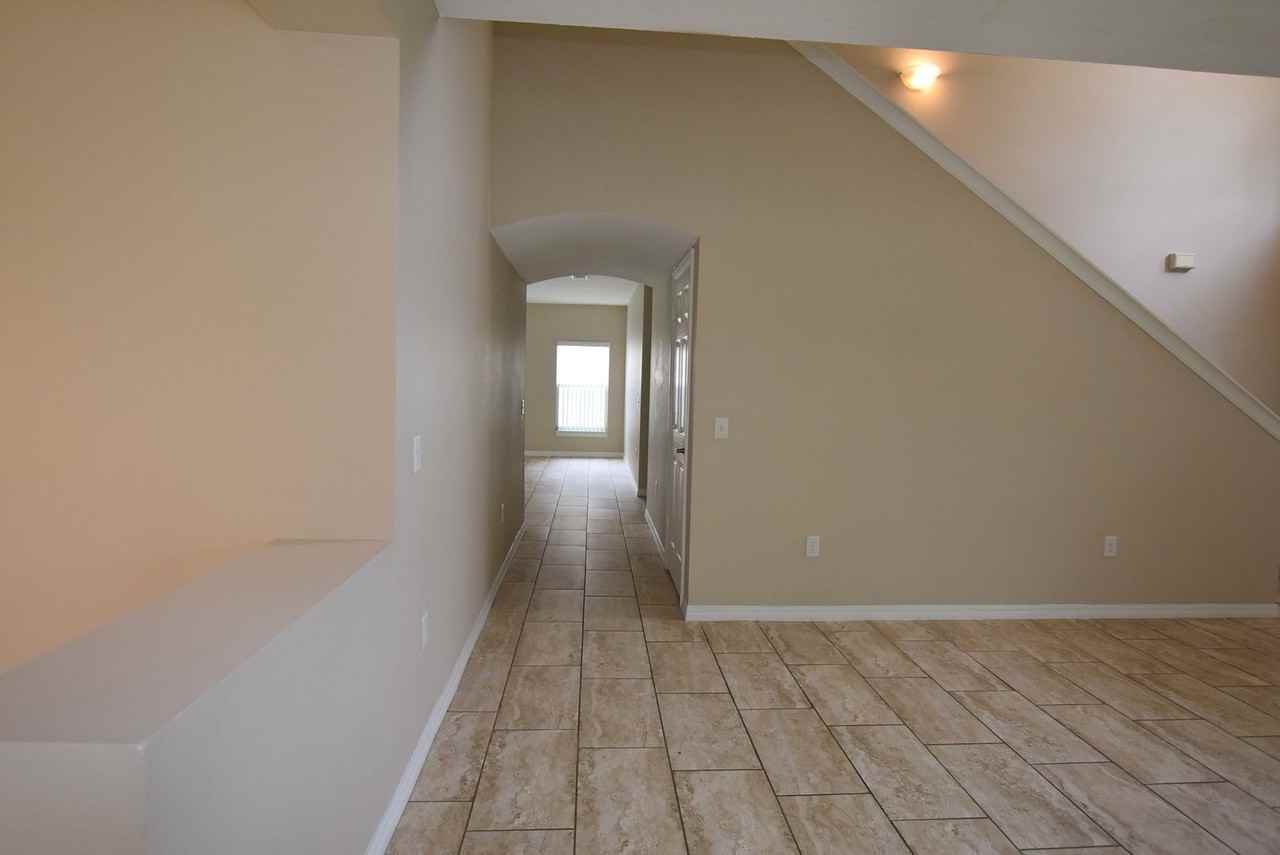 527 Bristol Cir - Photo 3 of 30