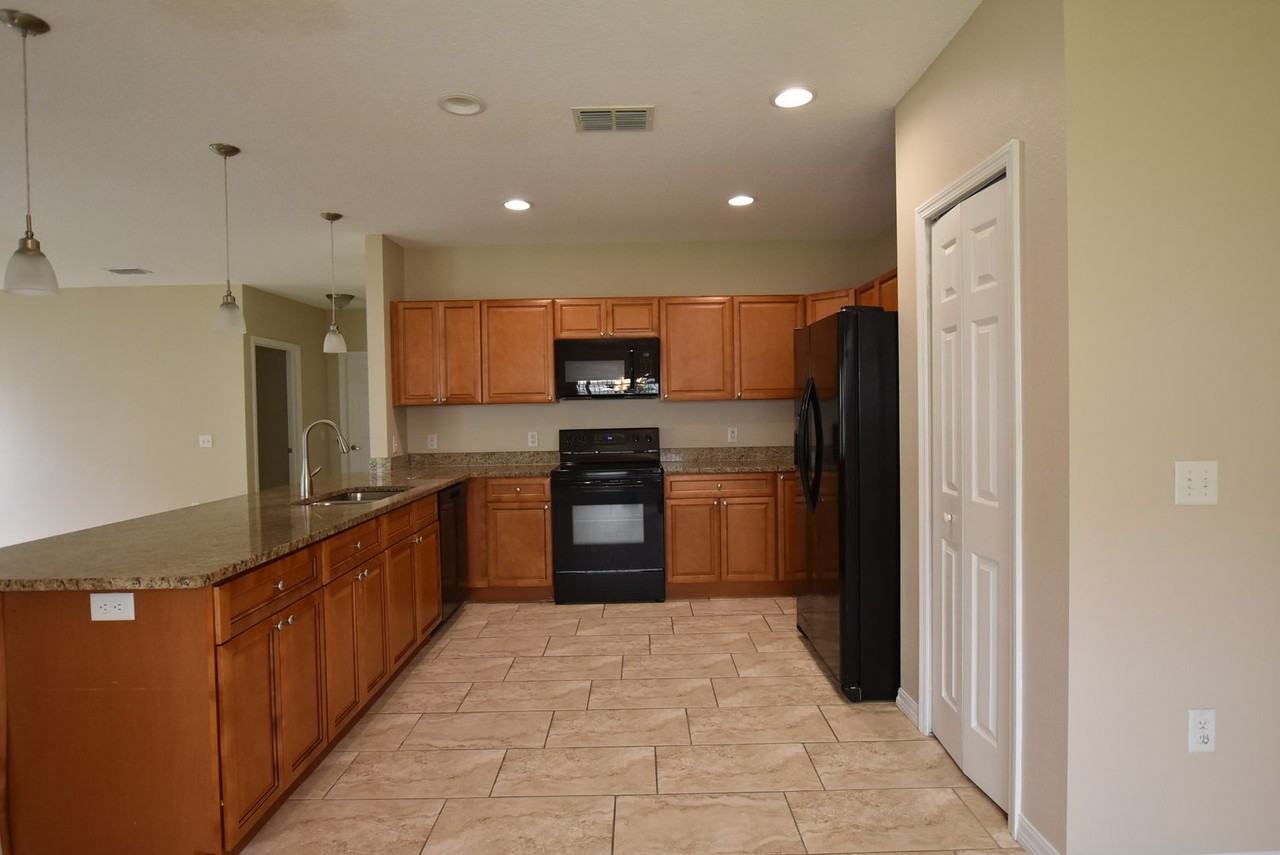 527 Bristol Cir - Photo 4 of 30