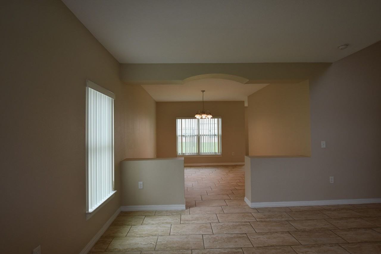 527 Bristol Cir - Photo 7 of 30
