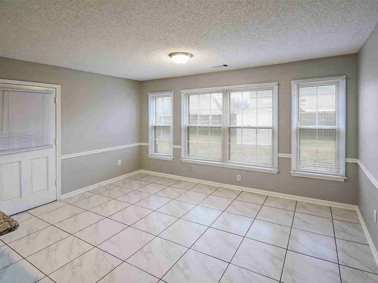 7298 Ashley Oaks Dr - Photo 5 of 18