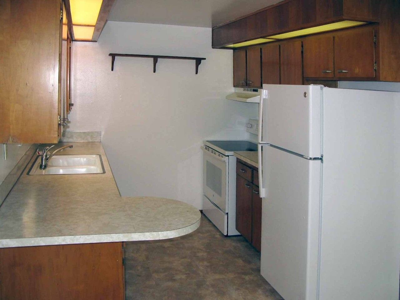 635 S 5th St - Photo 2 of 8