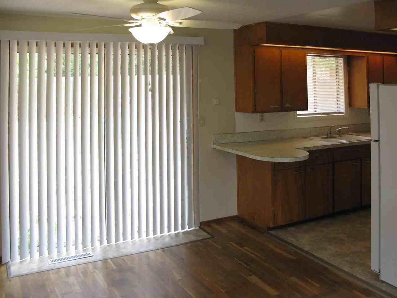 635 S 5th St - Photo 4 of 8
