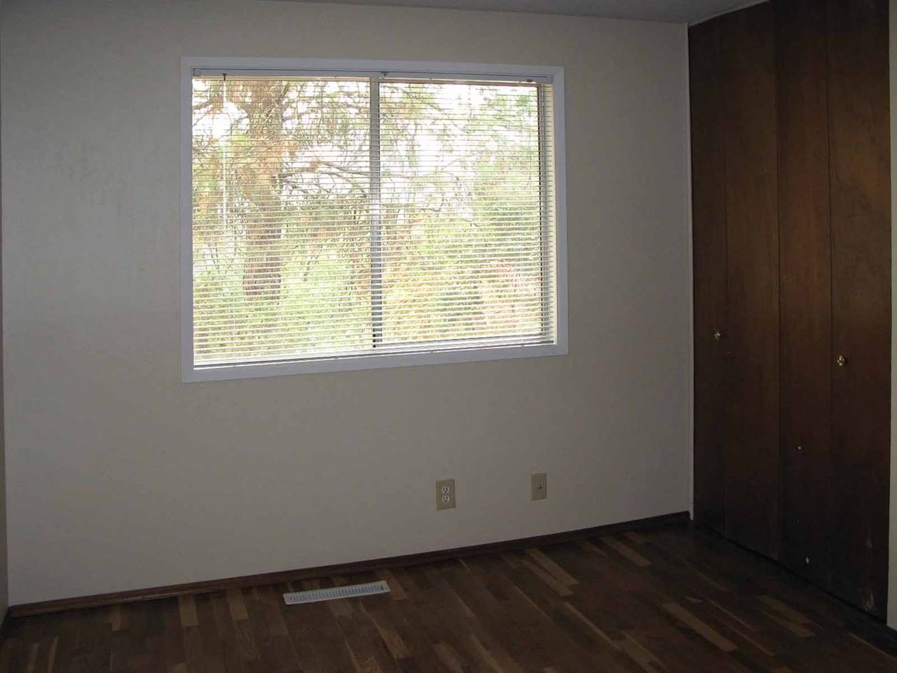 635 S 5th St - Photo 7 of 8