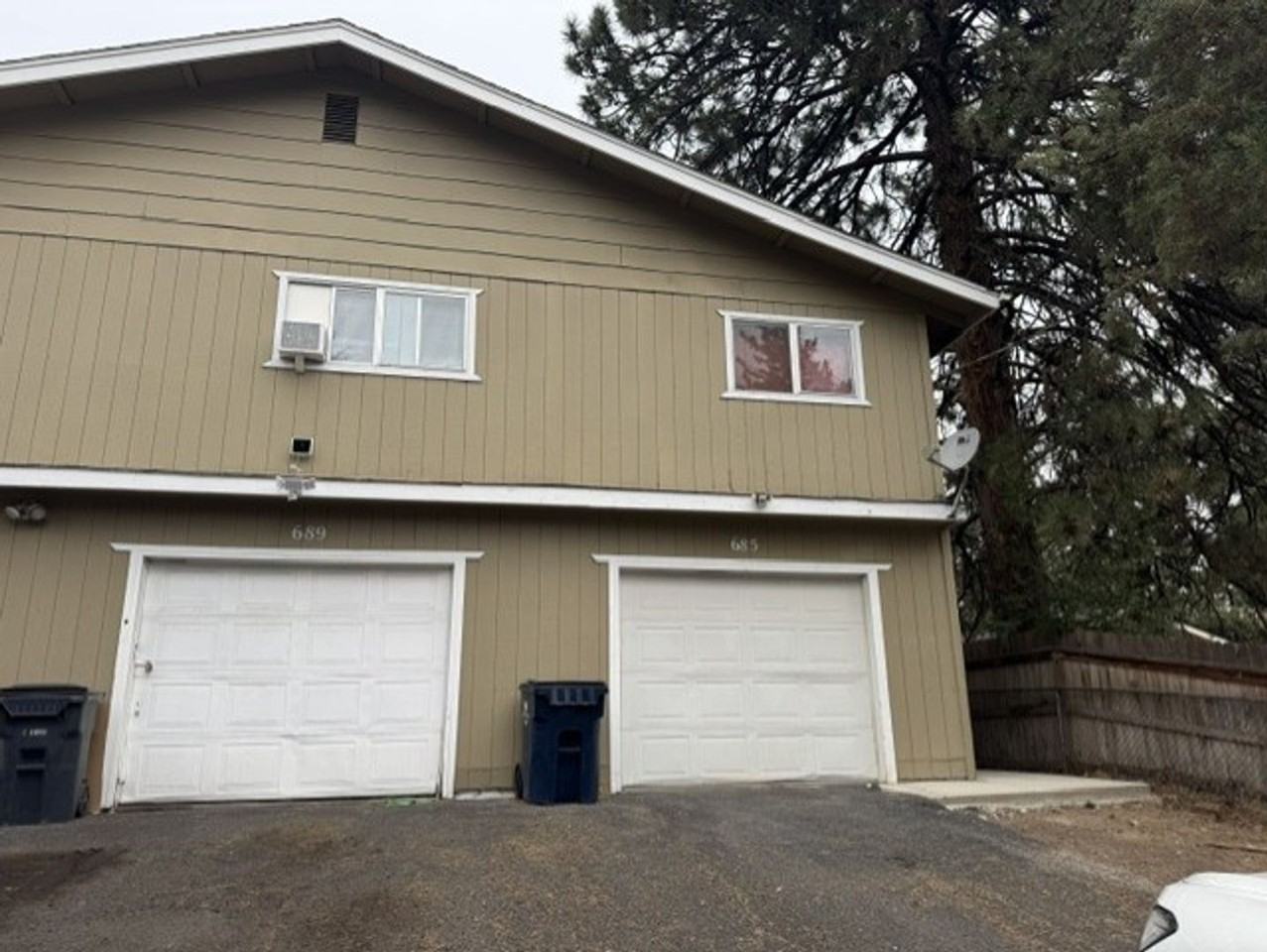 685 Se Centennial St - Photo 2 of 13