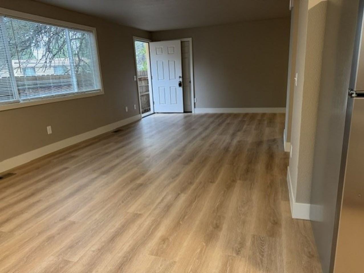 685 Se Centennial St - Photo 5 of 13